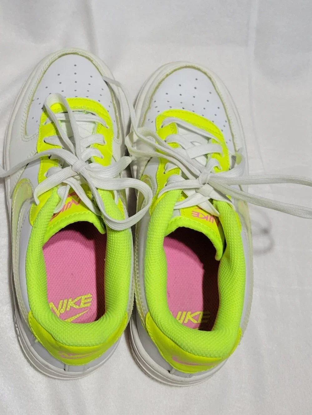NIKE Air Force 1 LOW White Volt Sz Youth 3.5 No Box